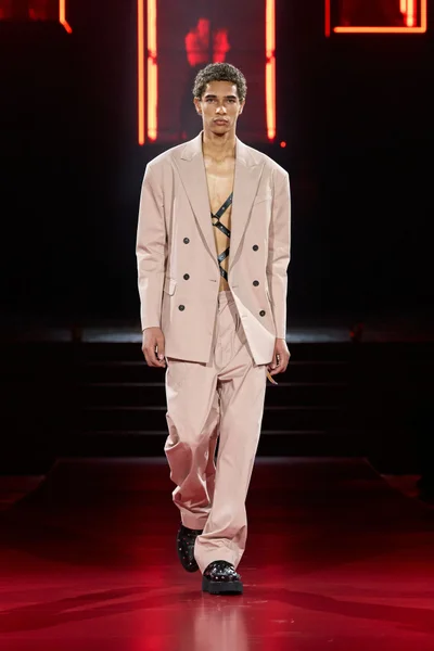 Look 7